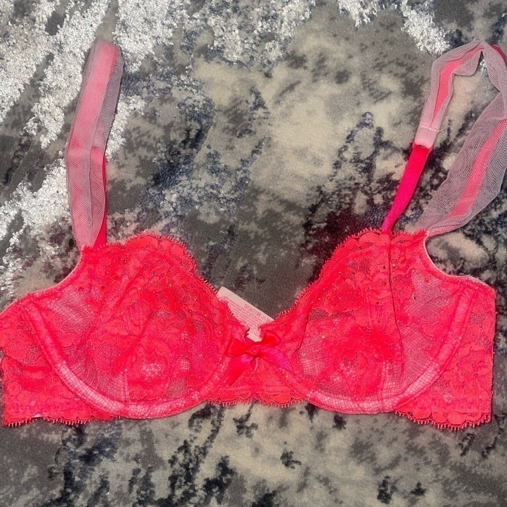 Victoria secret very sexy  lace unlined demi 32B